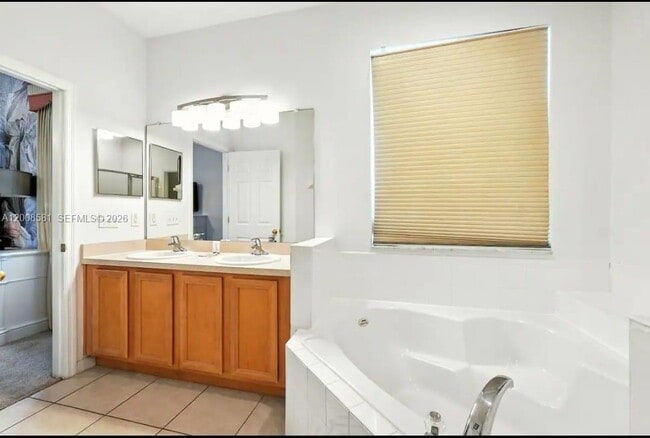 Building Photo - 8520 Sunrise Key Dr