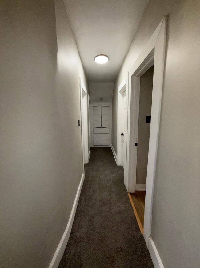 Building Photo - Bright & Cozy 3-Bed Duplex for Rent in Detroit