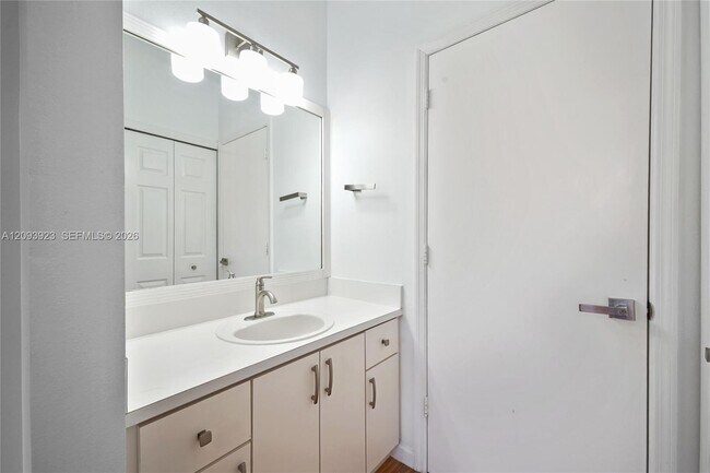 Building Photo - 642 SW 106th Ave