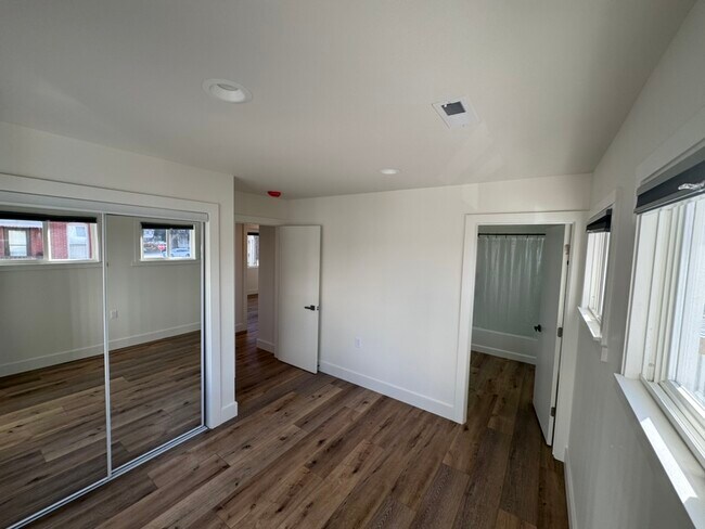 Building Photo - 114 E Prentiss St