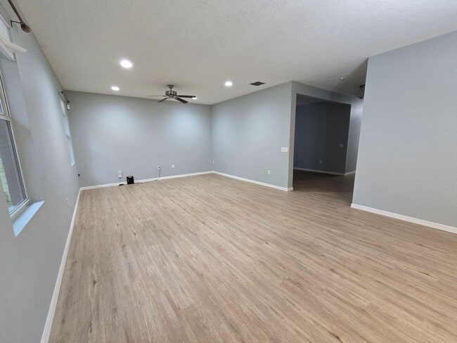 Building Photo - Beautiful 3 Bedroom 2 Bathroom Home, with Scenic Backyard View. Ormond Beach in Hunter's Ridge Co...