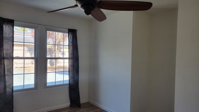 Building Photo - 3 Bed, 2 Bath House for Rent