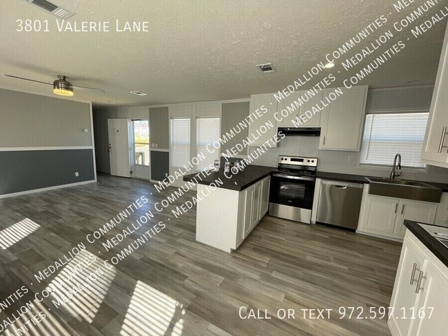 Building Photo - 3801 Valerie Ln