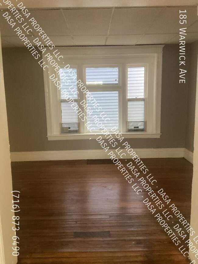 Building Photo - 185 Warwick - 5 Bed / 2 Bath