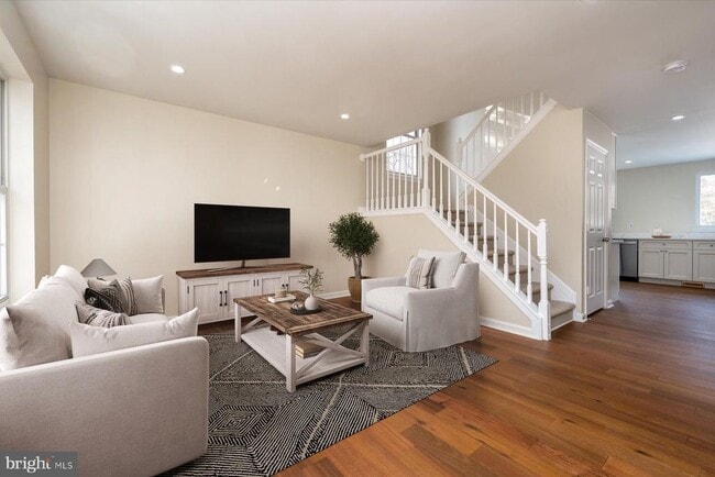 Building Photo - 2942 S Haven Dr