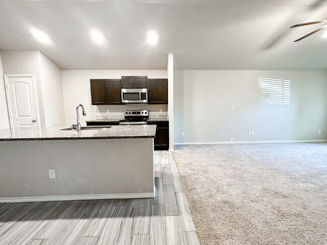 Building Photo - Beautiful Home in Upland Crossing!