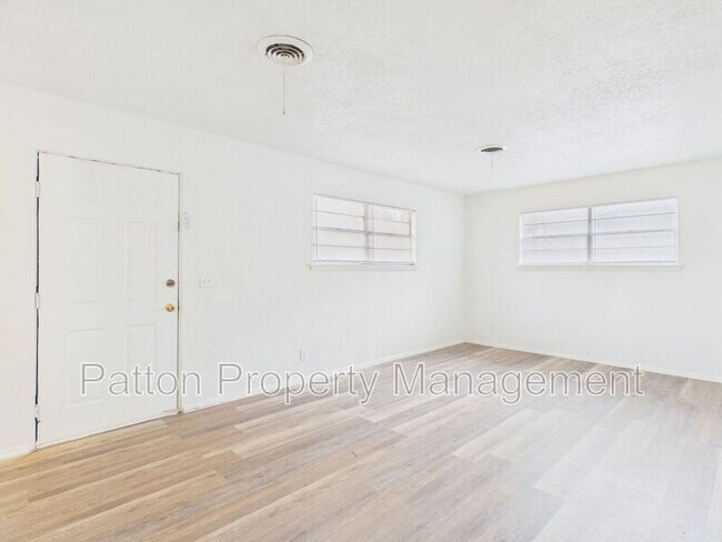 Building Photo - 3319 Teckla Blvd