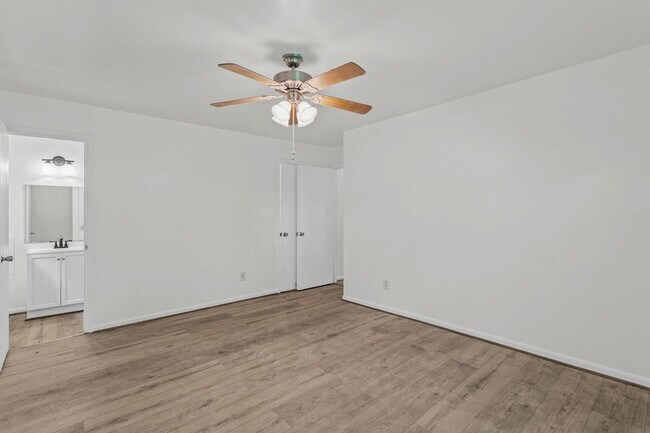 Building Photo - 6096 Hillpine Dr