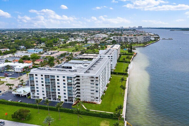 Building Photo - 301 Lake Shore Dr