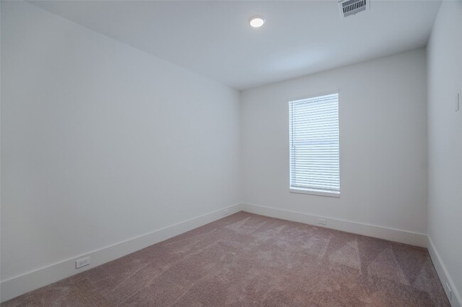 Building Photo - 7609 Victory Reserve St