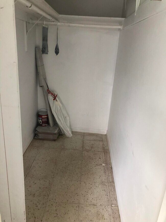 Building Photo - 227 Norwich J