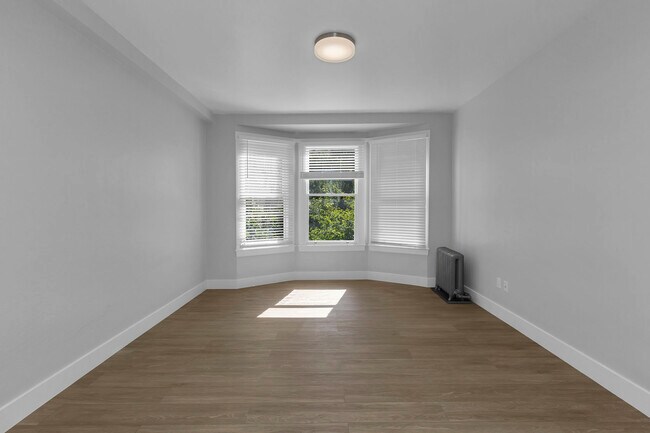 Building Photo - 1130 Larkin