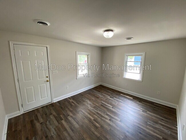 Building Photo - 806 Weedon St