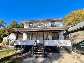 Building Photo - Grand 836/838