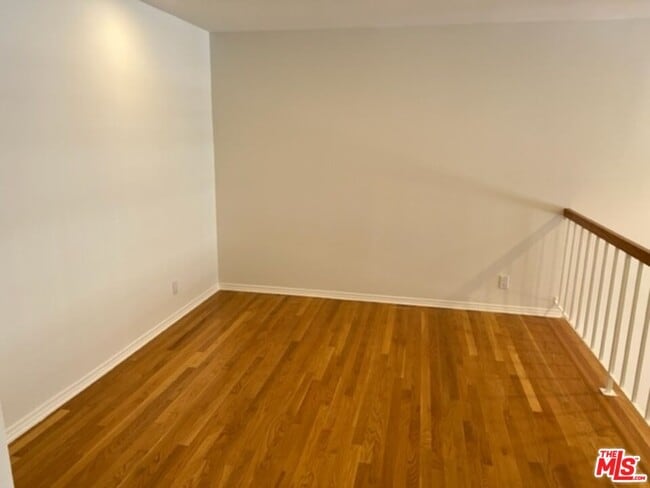 Building Photo - 1656 Palisades Dr