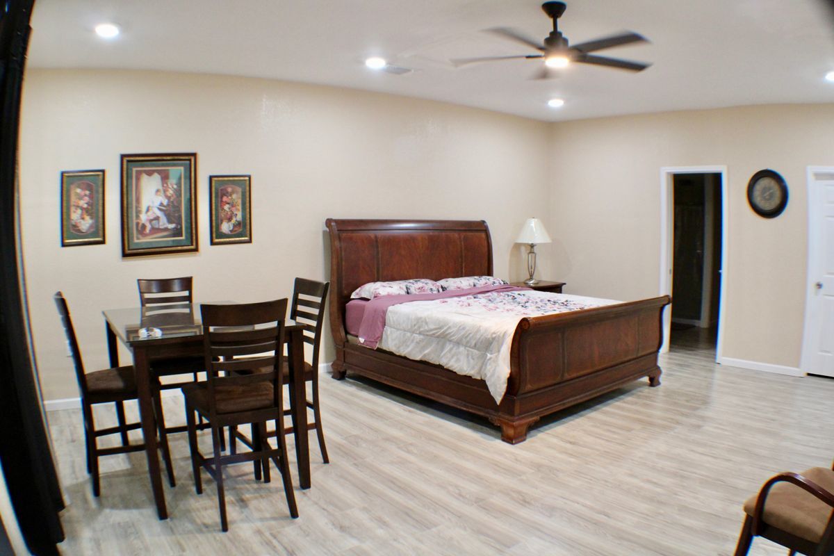 Building Photo - 1141 Katy St