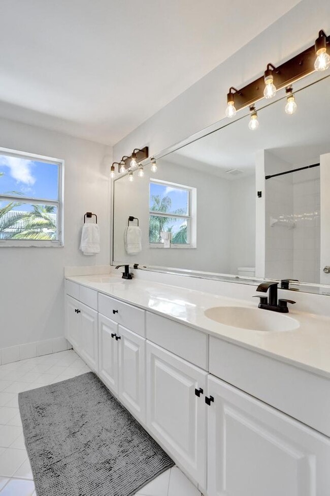 Building Photo - 16405 Diamond Head Dr