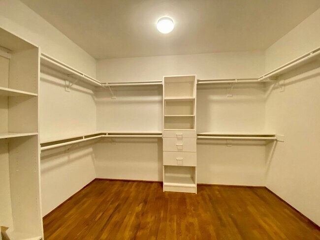 Building Photo - 1414 N Harper Ave