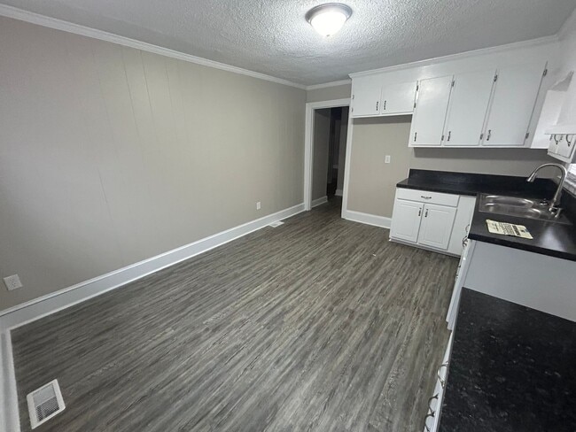 Building Photo - Four Bedroom Two Bath House for Rent $1100...