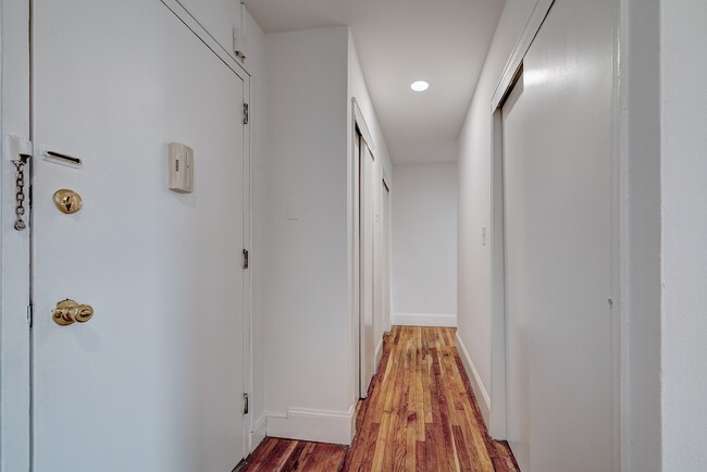 Building Photo - 43 Cottage St