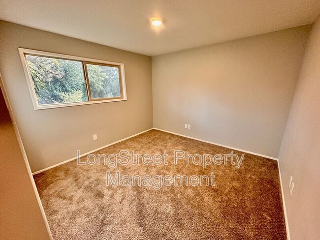 Building Photo - 127 SE 30th Pl