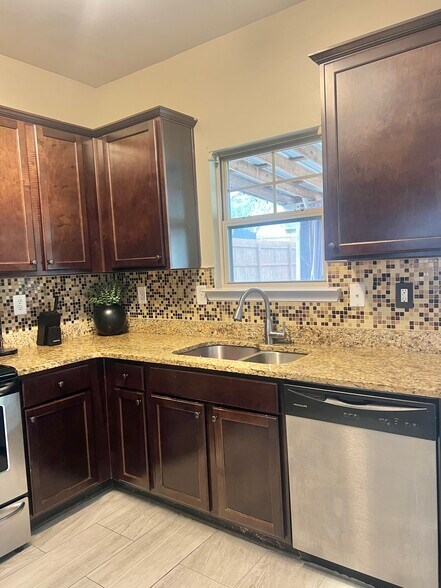 Building Photo - 31 White Pine Way