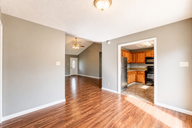 Building Photo - 317 Headrickview Dr