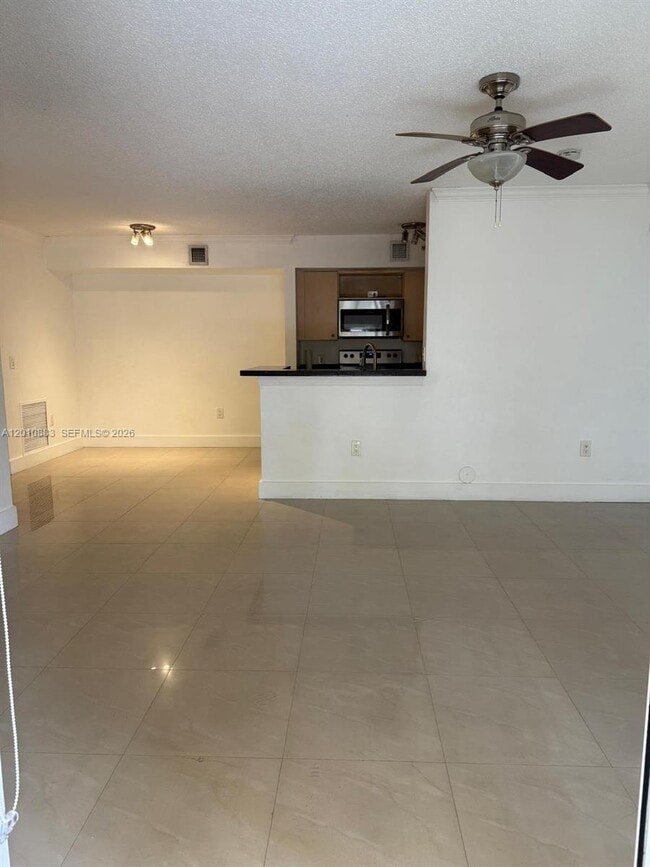 Building Photo - 2433 Centergate Dr