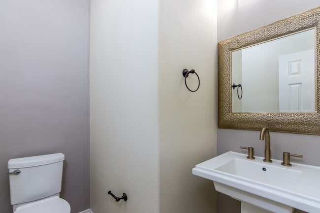 Building Photo - 22015 Field Green Dr