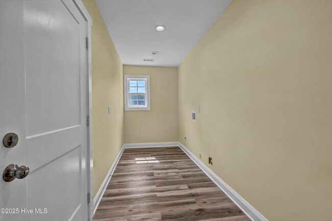 Building Photo - 4009 Alandale Dr