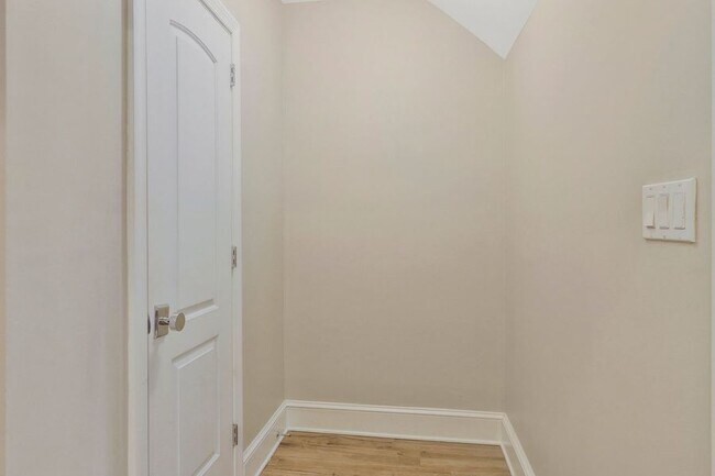 Building Photo - 1227 15th St NW