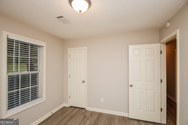 Building Photo - 360 Southern Trace Dr