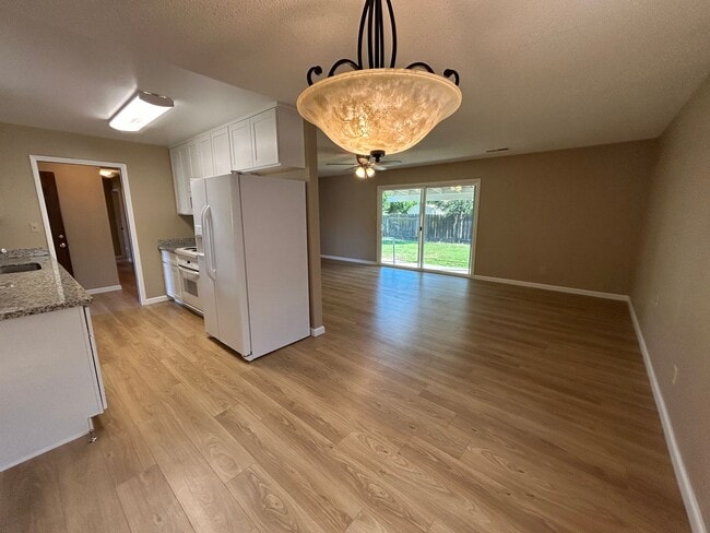 Building Photo - 310 Hedstrom Rd