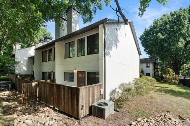 Building Photo - 20 Finch Trl NE