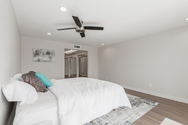 Building Photo - 8175 E Del Cuarzo Dr