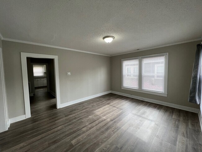 Building Photo - 1006 W C Street