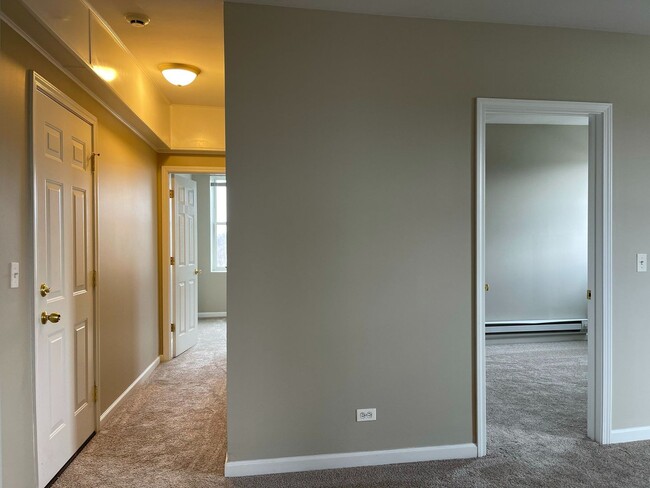 Building Photo - x141a-R