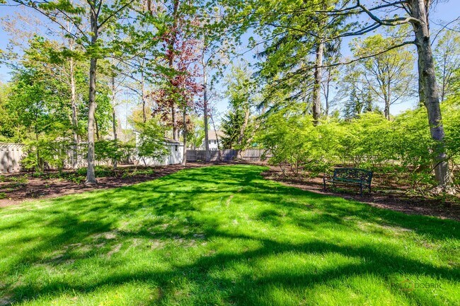 Building Photo - 544 Ravine Ave