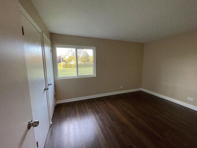 Building Photo - 240 E Rimini Ct