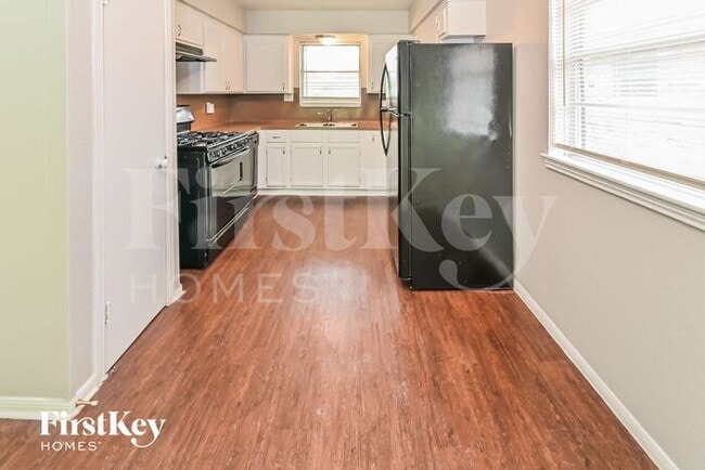 Building Photo - 12811 Claygate Dr
