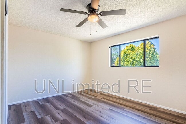 Building Photo - 2926 N Steves Blvd