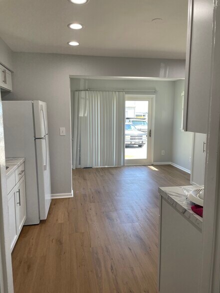 Building Photo - 4409 Cavelle Ave