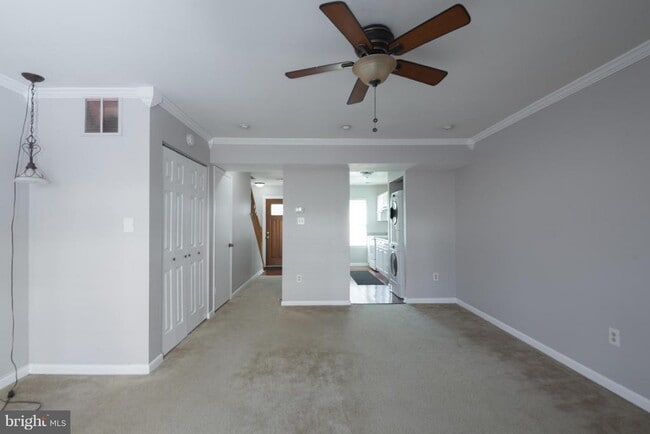 Building Photo - 3 Kingsbridge Ct