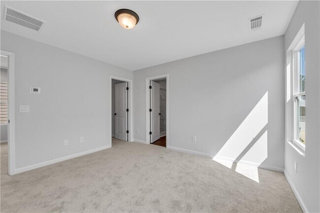 Building Photo - 869 York Aly