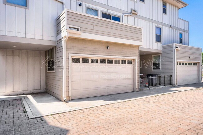 Building Photo - 758 S Leyden St