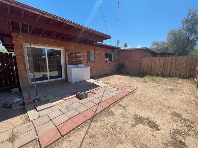 Building Photo - 4110 E Glenn St