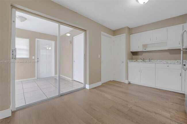 Building Photo - 5010 SW 93rd Ave