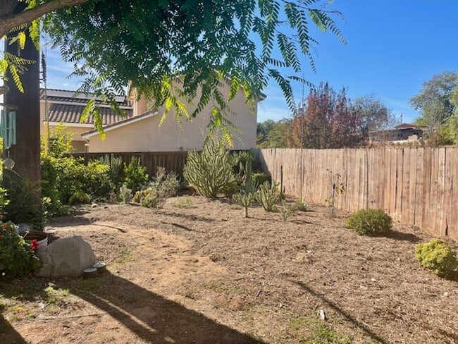 Building Photo - Great Escondido Rental