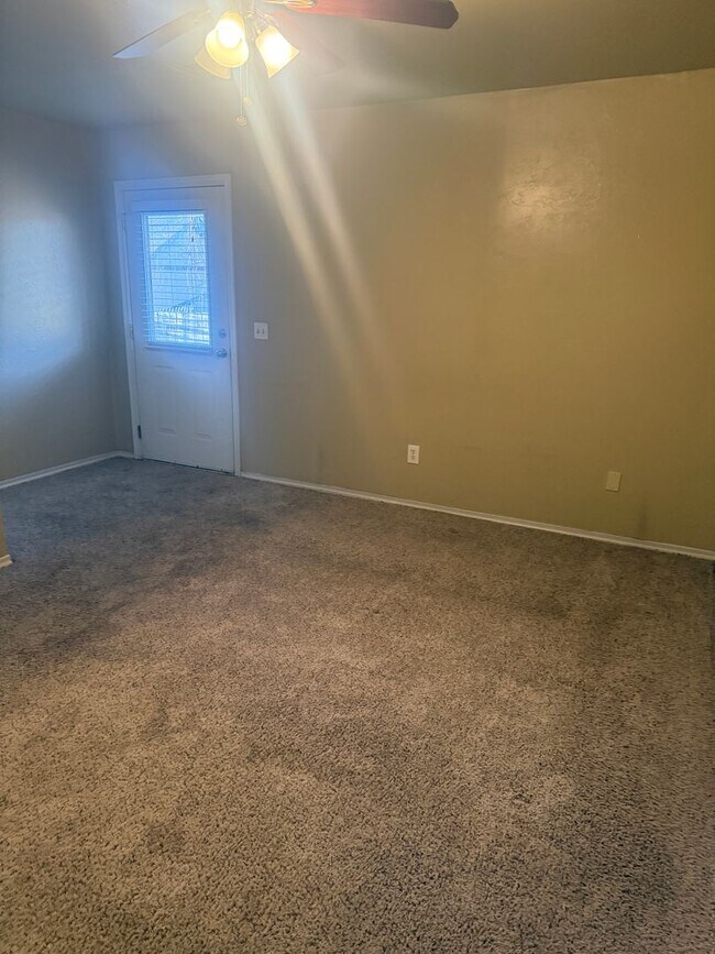 Building Photo - 10305 NW 38th Terrace