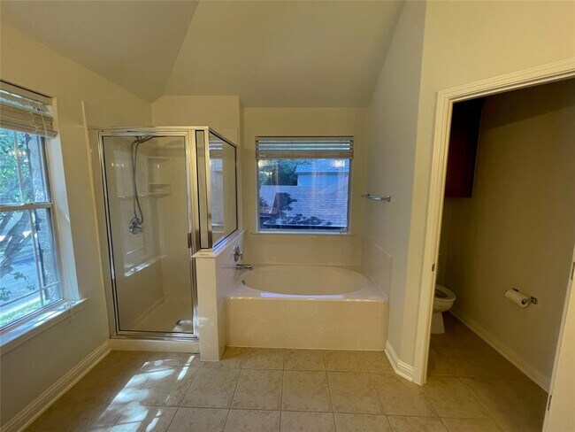 Building Photo - 10401 Yellowstone Dr